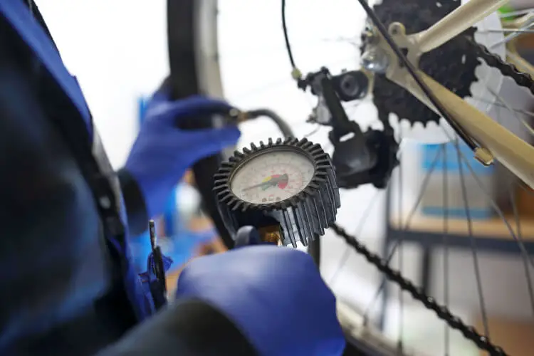 Filling bicycle tire with nitrogen